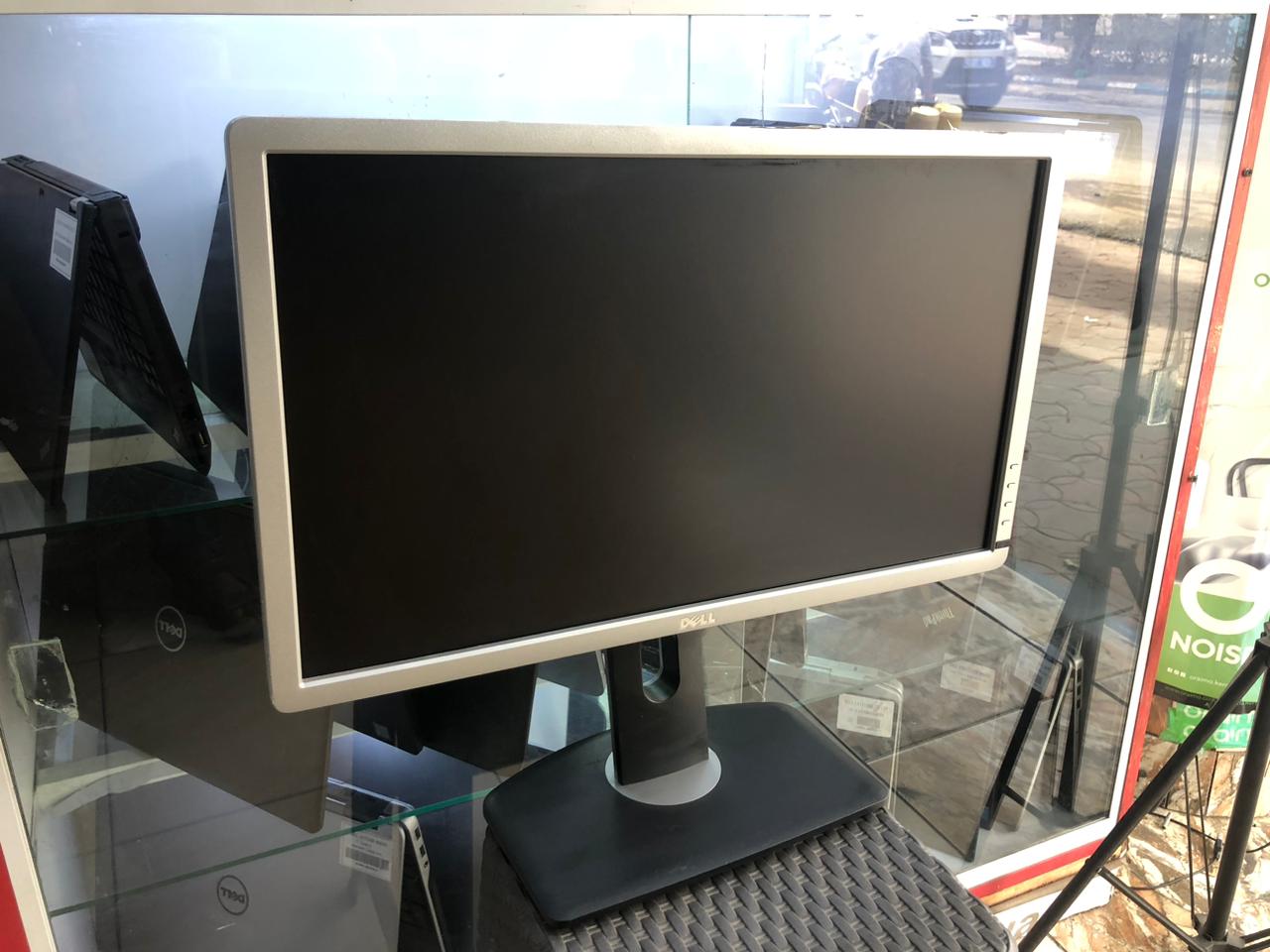 23” Dell Monitor – Clear & Reliable Performance thumbnail 2
