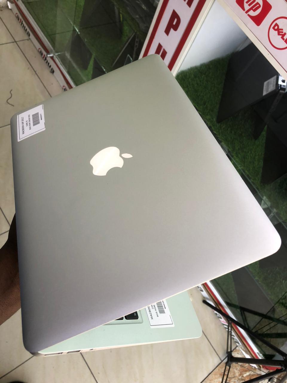 Apple MacBook Air 2017 – Core i5 | 8GB RAM | 256GB SSD thumbnail 2