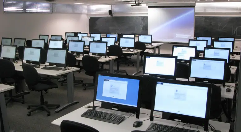 COMPUTER LAB SETUP 4